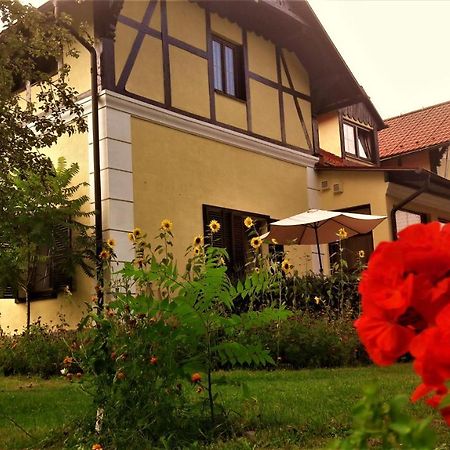 Penzión Pod orechom Turčianske Teplice Exterior foto