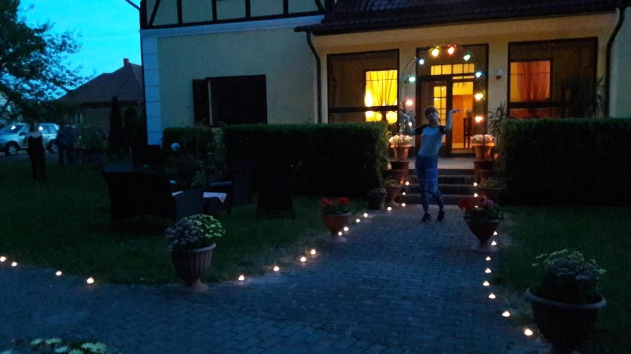 Penzión Pod orechom Turčianske Teplice Exterior foto